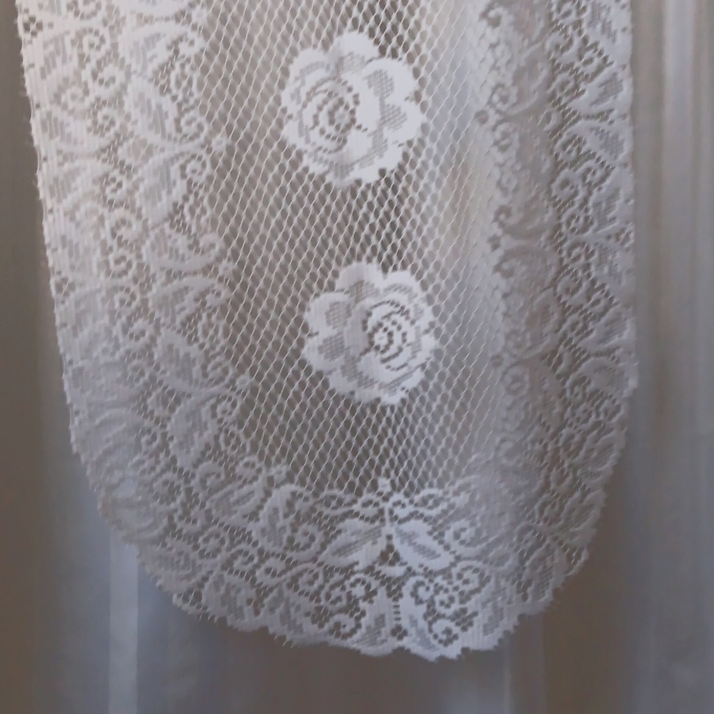 White floral table runner vintage traditional 39in long, 16in wide home
